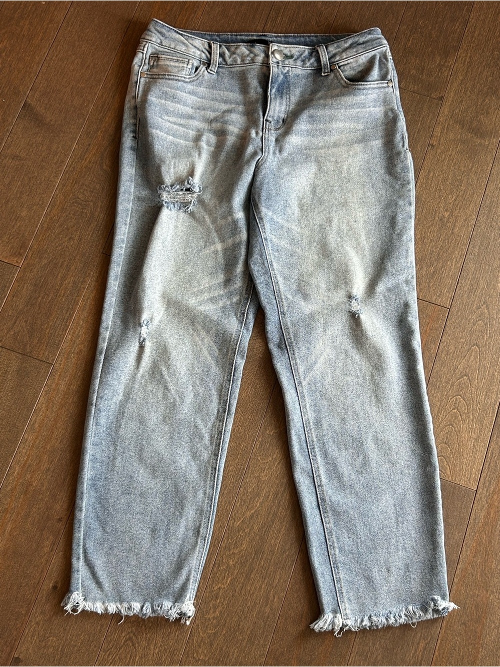 1822 Light Wash Distressed‎ Straight-Leg Jeans size 10
